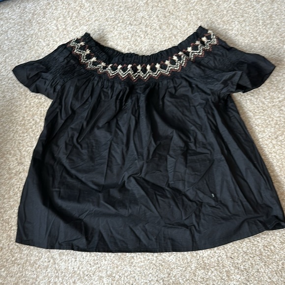 NWOT! Black Smocked Off-the-Shoulder Flutter-Sleeve Top - Size Small 💿 - Picture 5 of 5